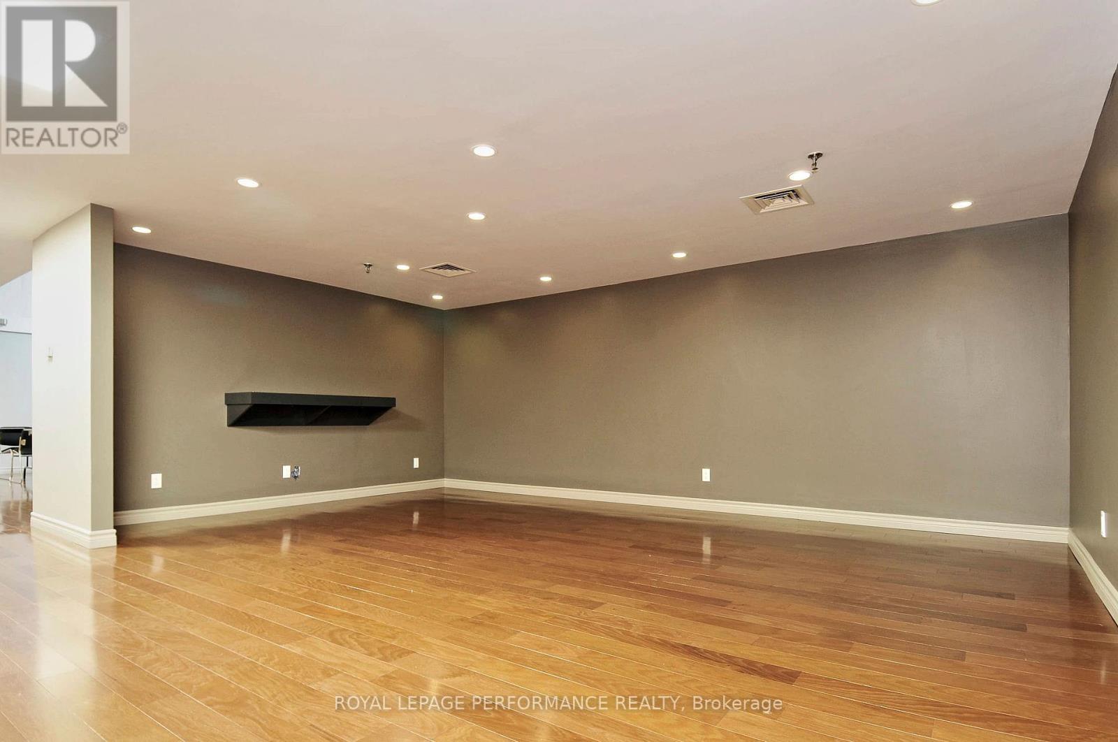 












1701 - 470 LAURIER AVENUE W

,
Ottawa,




Ontario
K1R7W9


