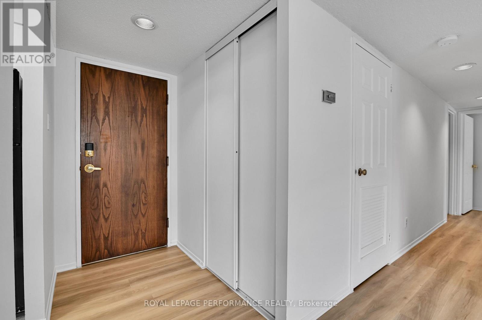 












1701 - 470 LAURIER AVENUE W

,
Ottawa,




Ontario
K1R7W9

