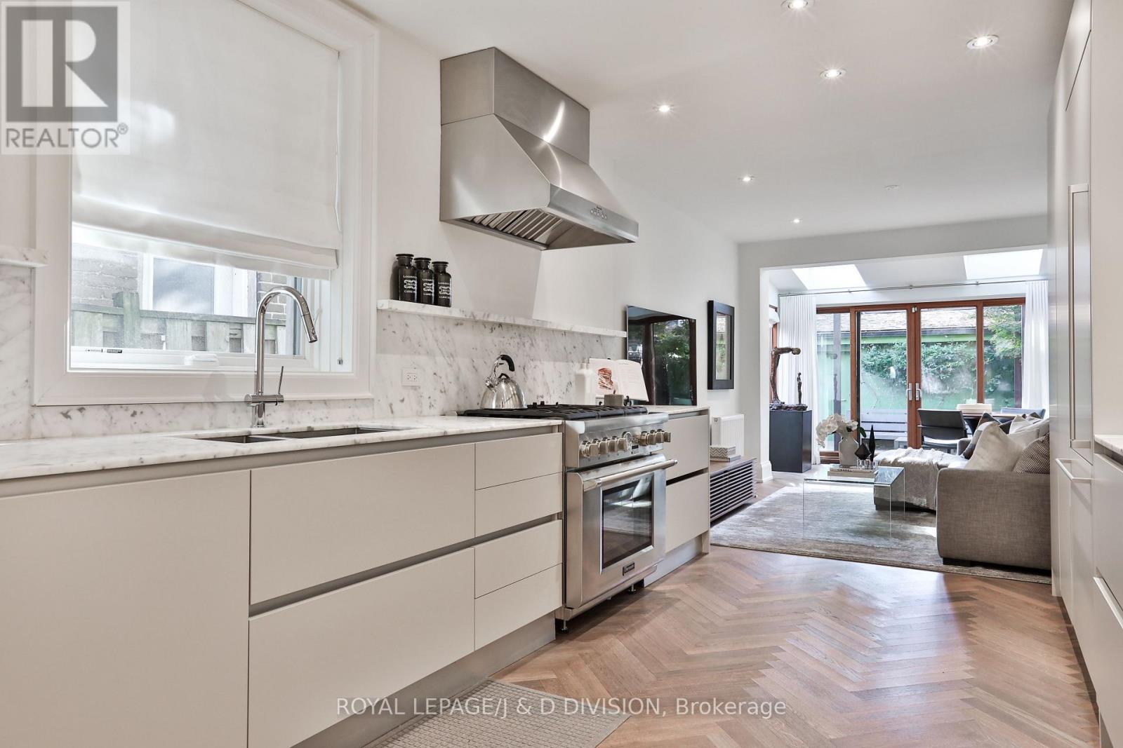 












69 SULLIVAN STREET

,
Toronto,




Ontario
M5T1C2

