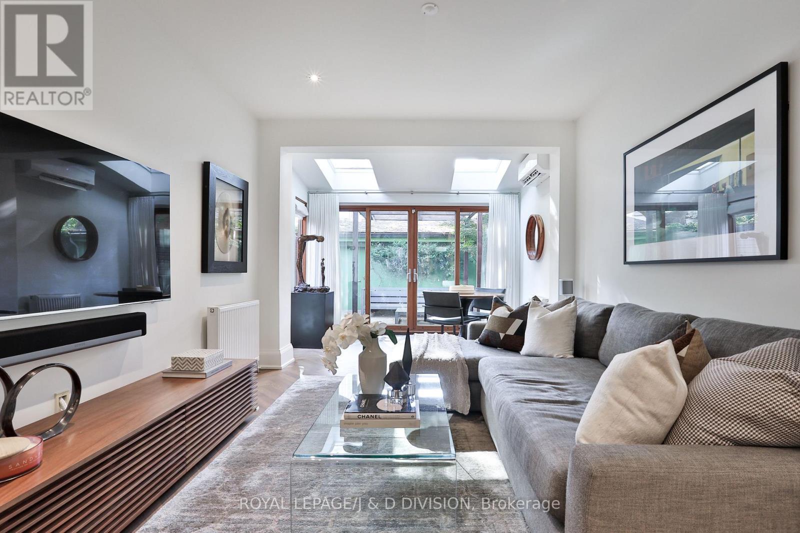 












69 SULLIVAN STREET

,
Toronto,




Ontario
M5T1C2

