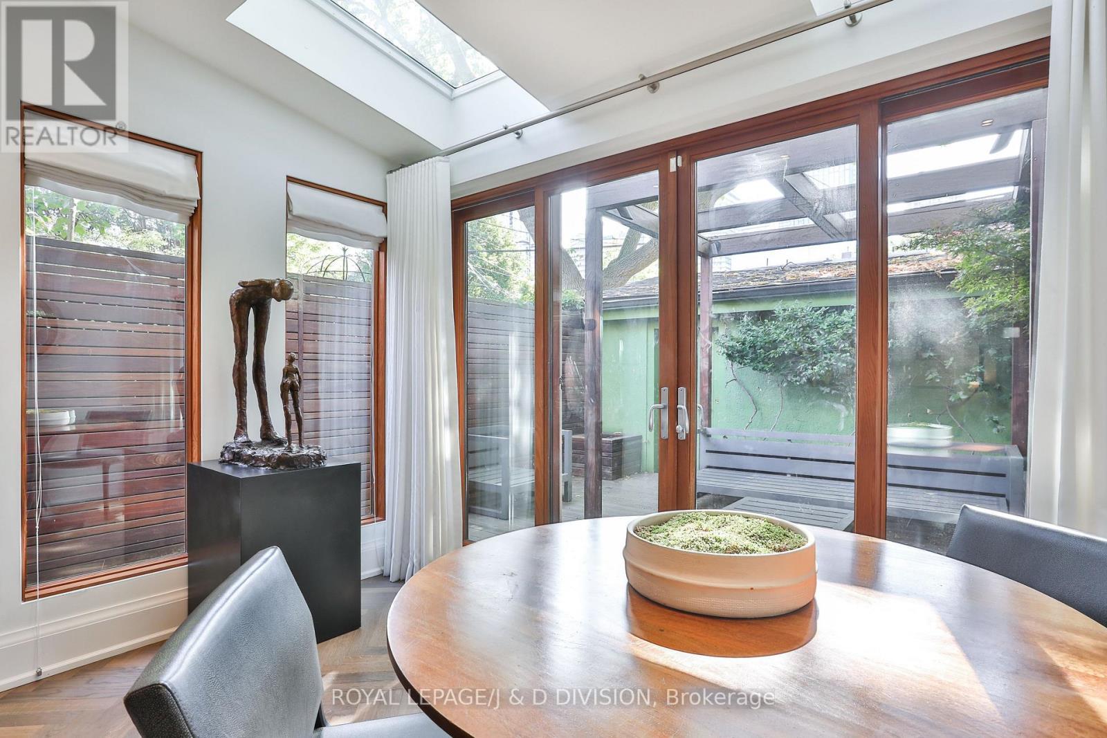 












69 SULLIVAN STREET

,
Toronto,




Ontario
M5T1C2

