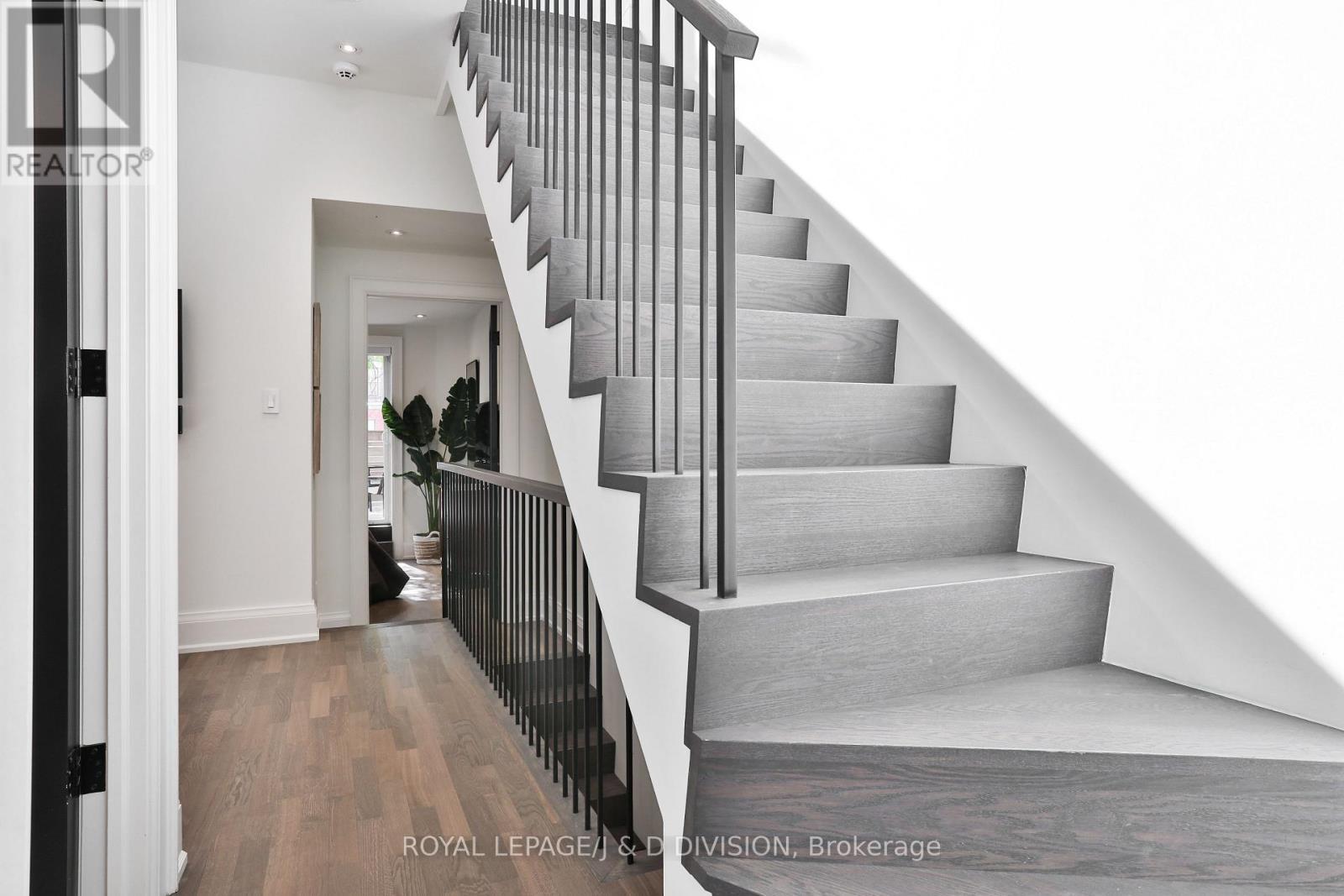 












69 SULLIVAN STREET

,
Toronto,




Ontario
M5T1C2

