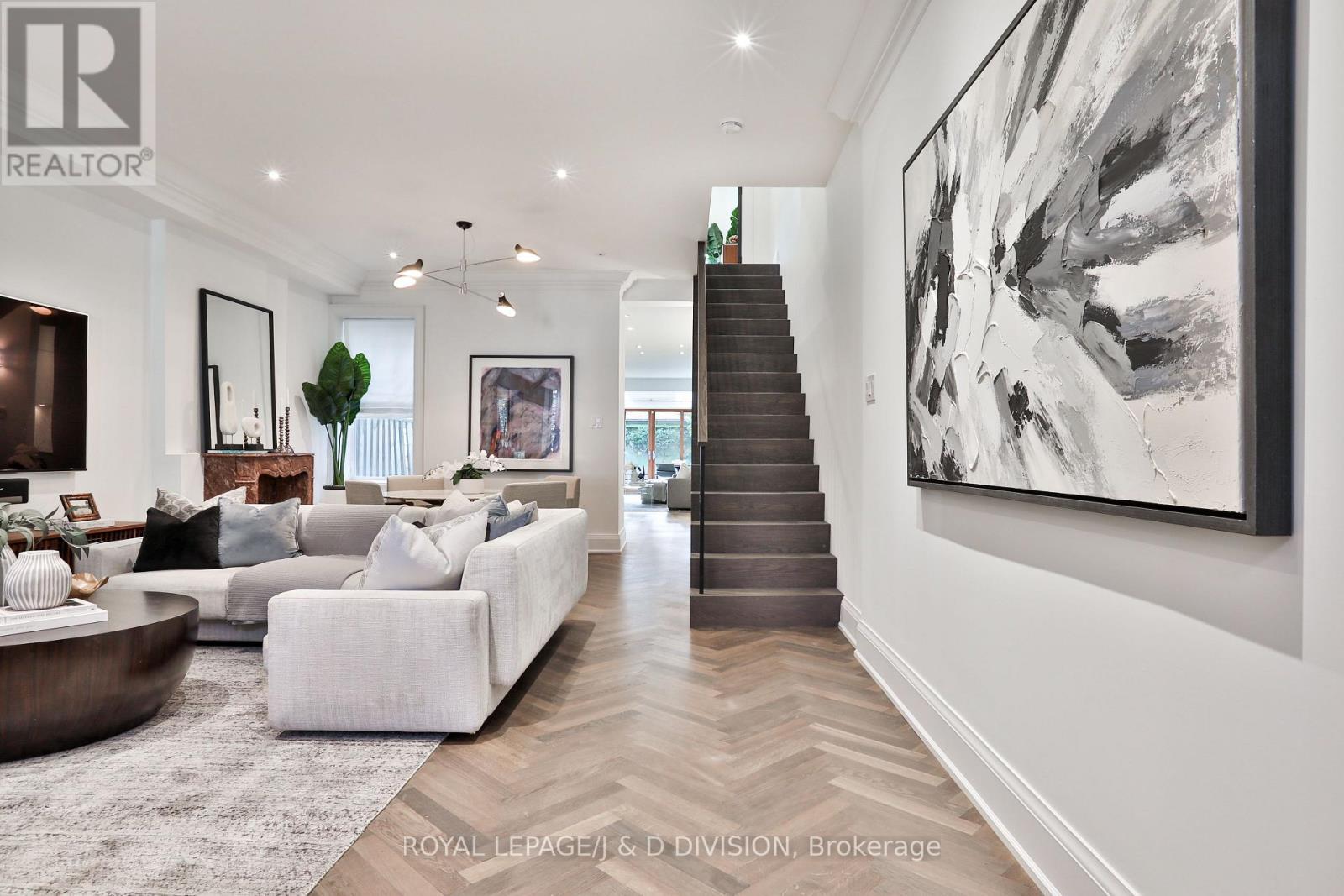 












69 SULLIVAN STREET

,
Toronto,




Ontario
M5T1C2

