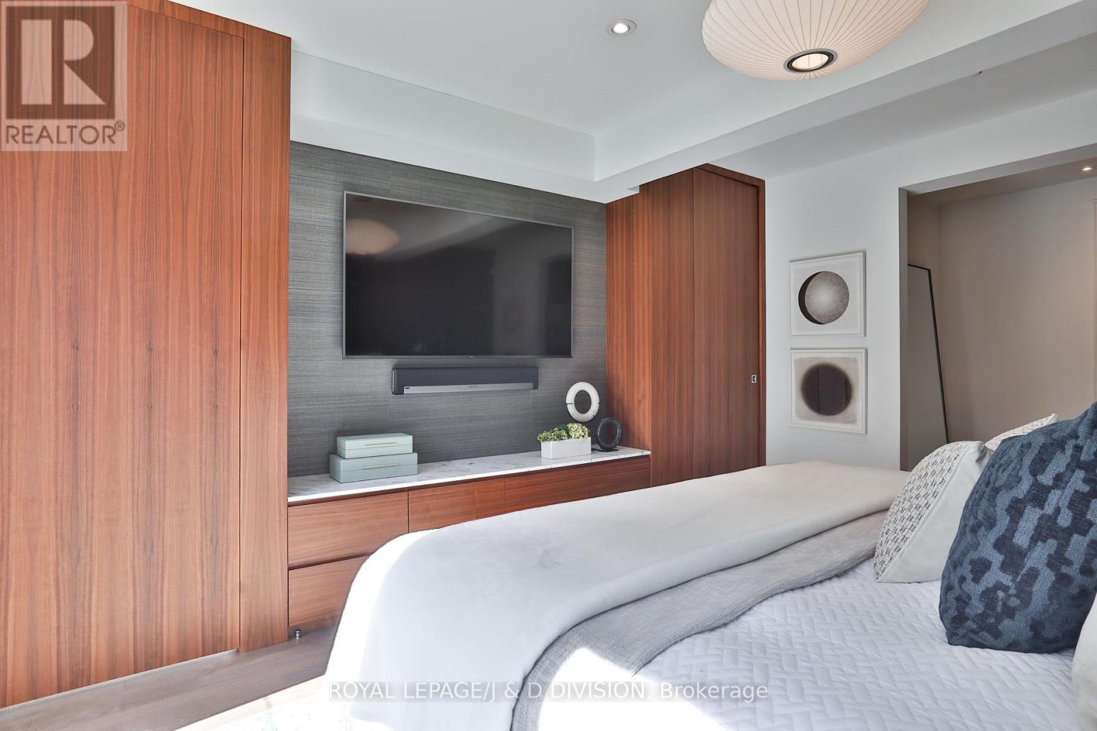 












69 SULLIVAN STREET

,
Toronto,




Ontario
M5T1C2

