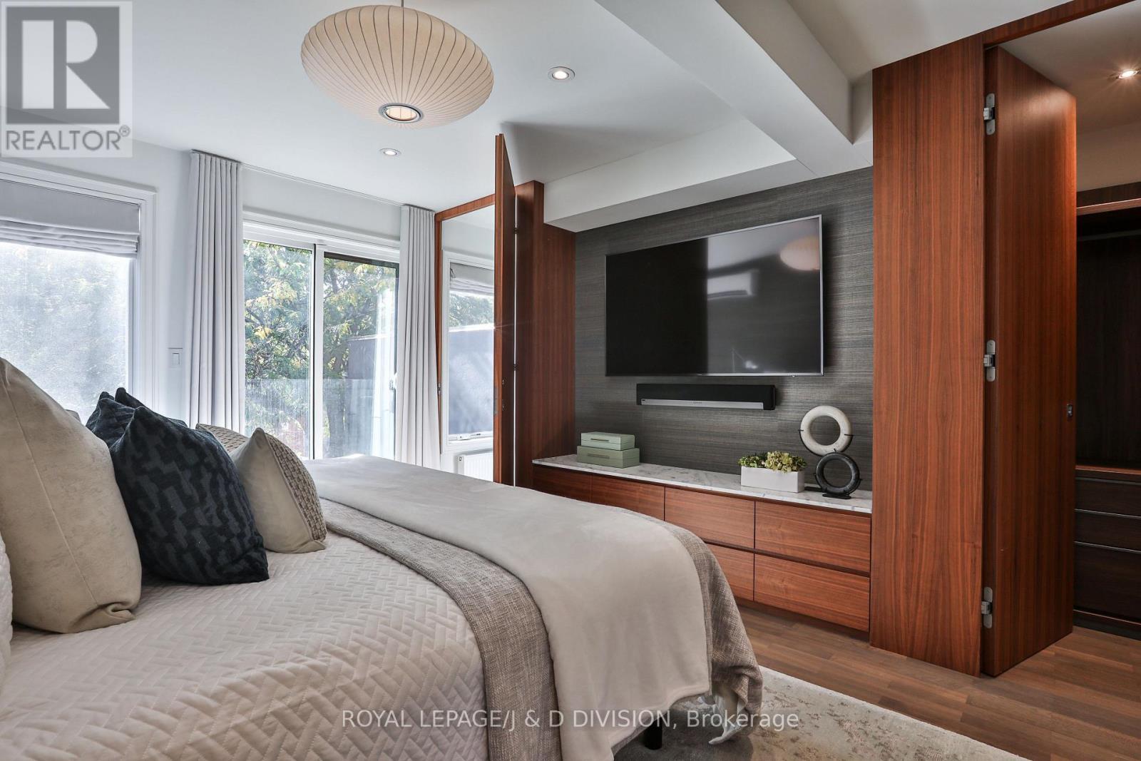 












69 SULLIVAN STREET

,
Toronto,




Ontario
M5T1C2

