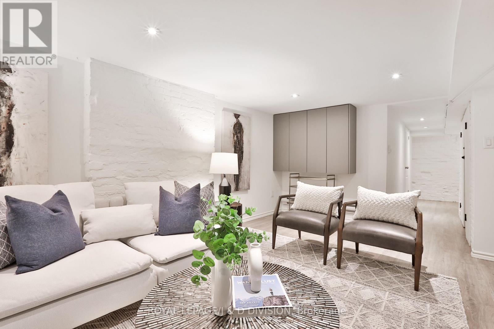 












69 SULLIVAN STREET

,
Toronto,




Ontario
M5T1C2

