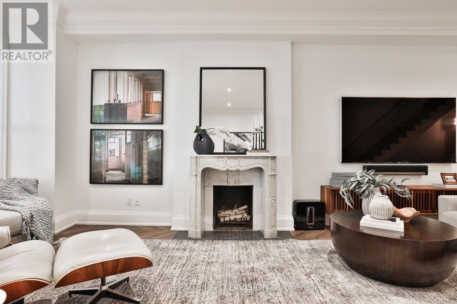 












69 SULLIVAN STREET

,
Toronto,




Ontario
M5T1C2

