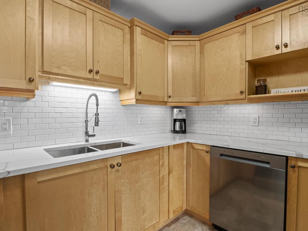












306 77 Russell Lake

,
Dartmouth,




NS
B2W 6R8

