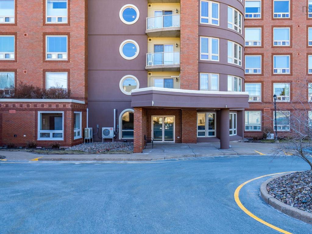 












306 77 Russell Lake

,
Dartmouth,




NS
B2W 6R8

