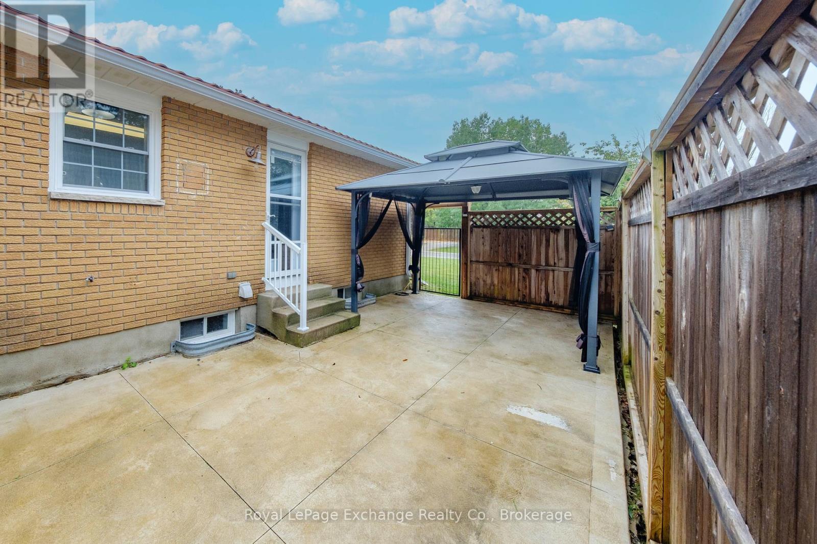 












427 HIGHLAND DRIVE

,
Kincardine,




Ontario
N2Z1X4

