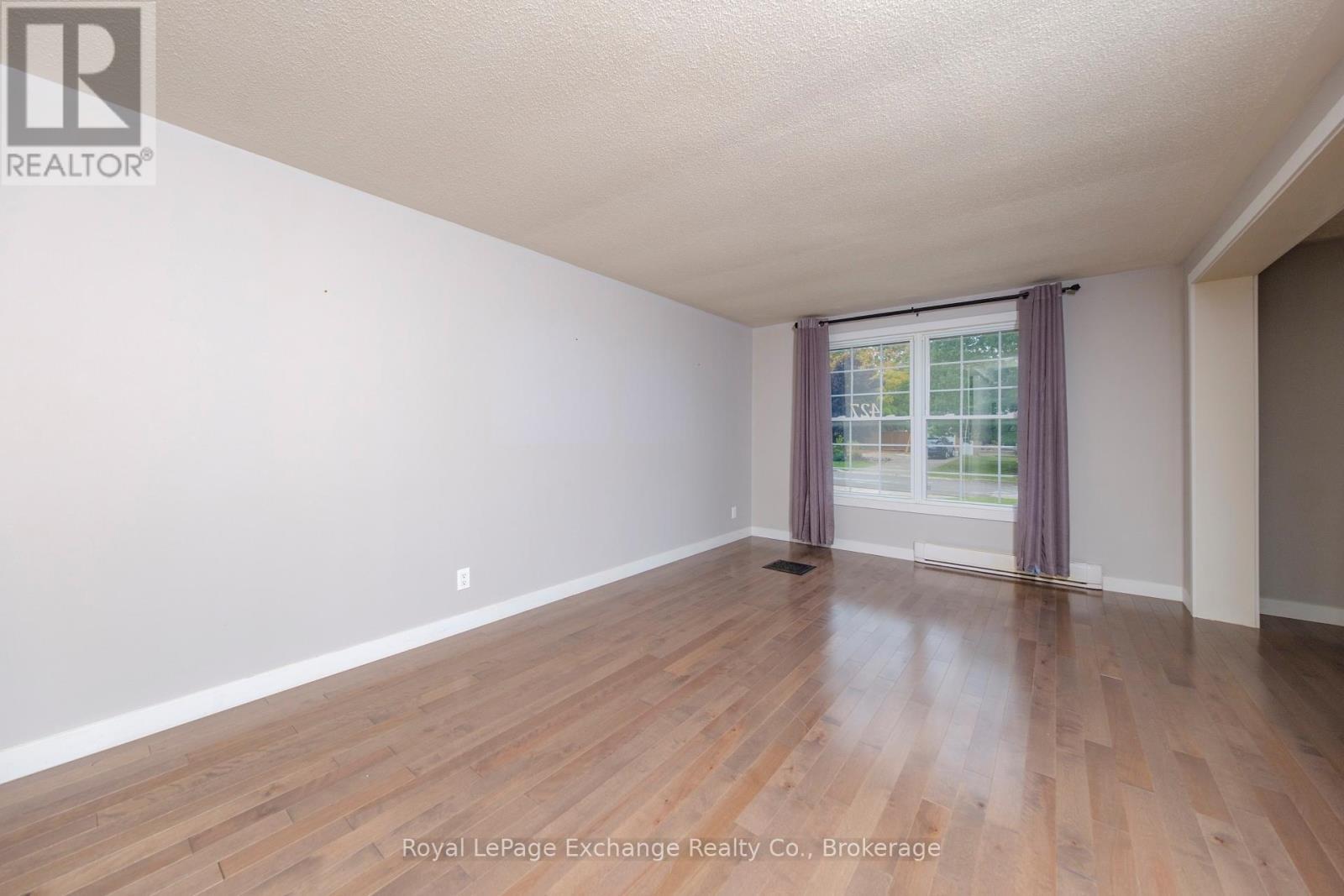 












427 HIGHLAND DRIVE

,
Kincardine,




Ontario
N2Z1X4

