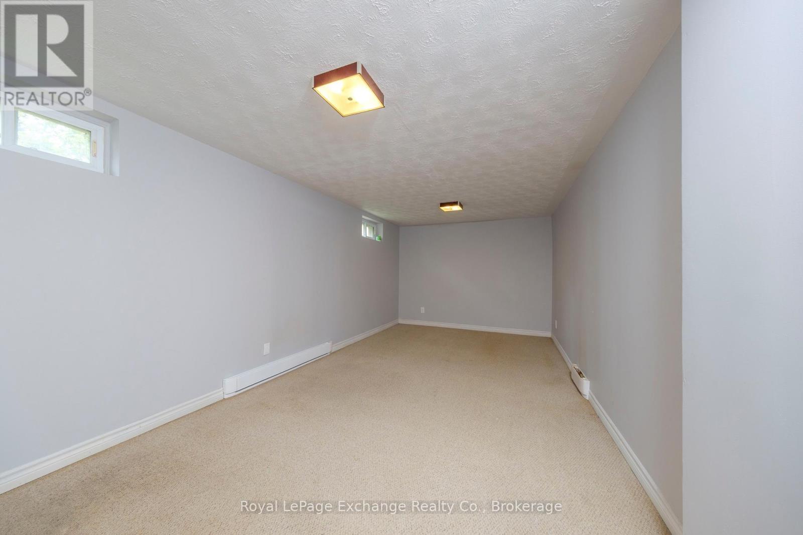 












427 HIGHLAND DRIVE

,
Kincardine,




Ontario
N2Z1X4

