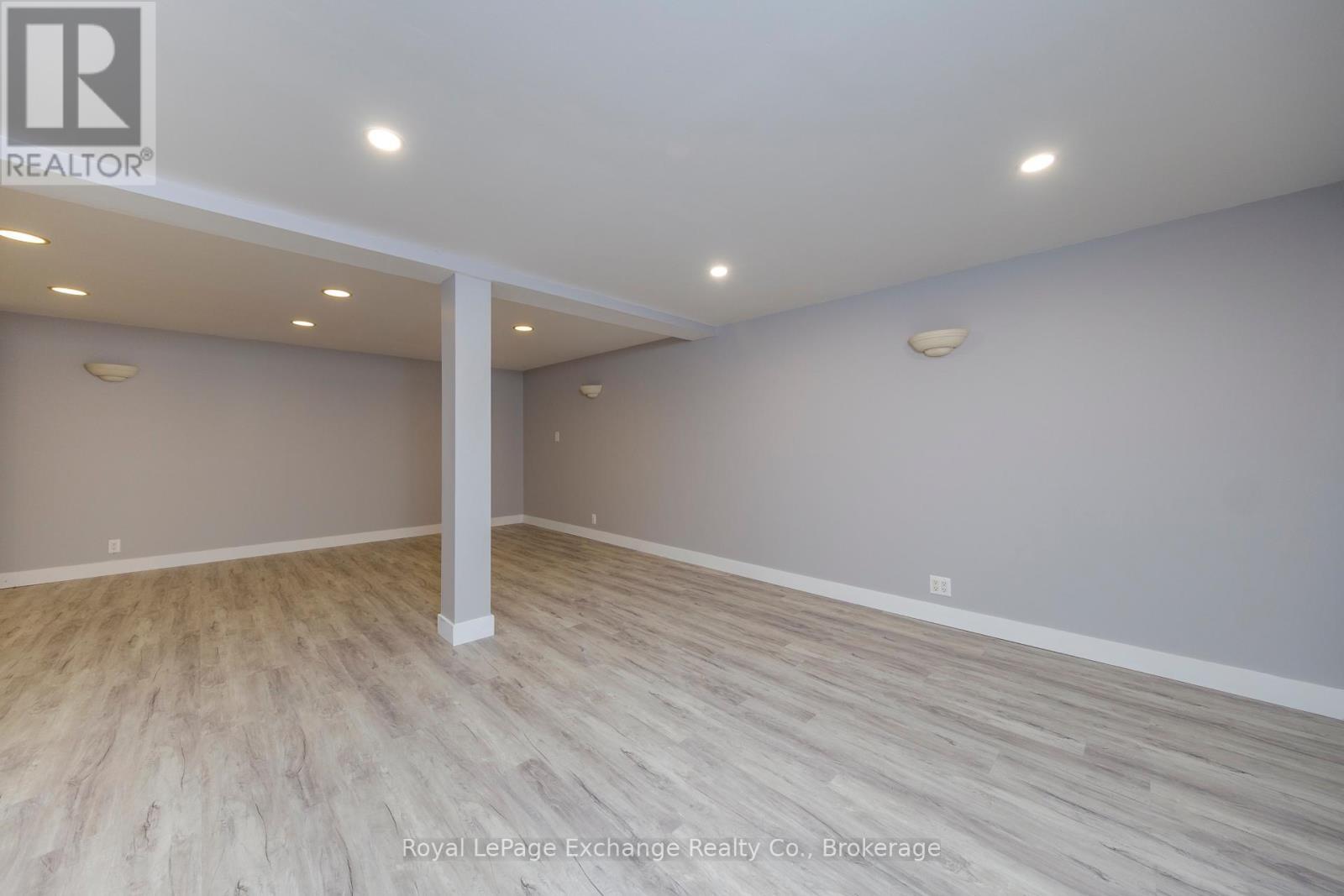 












427 HIGHLAND DRIVE

,
Kincardine,




Ontario
N2Z1X4

