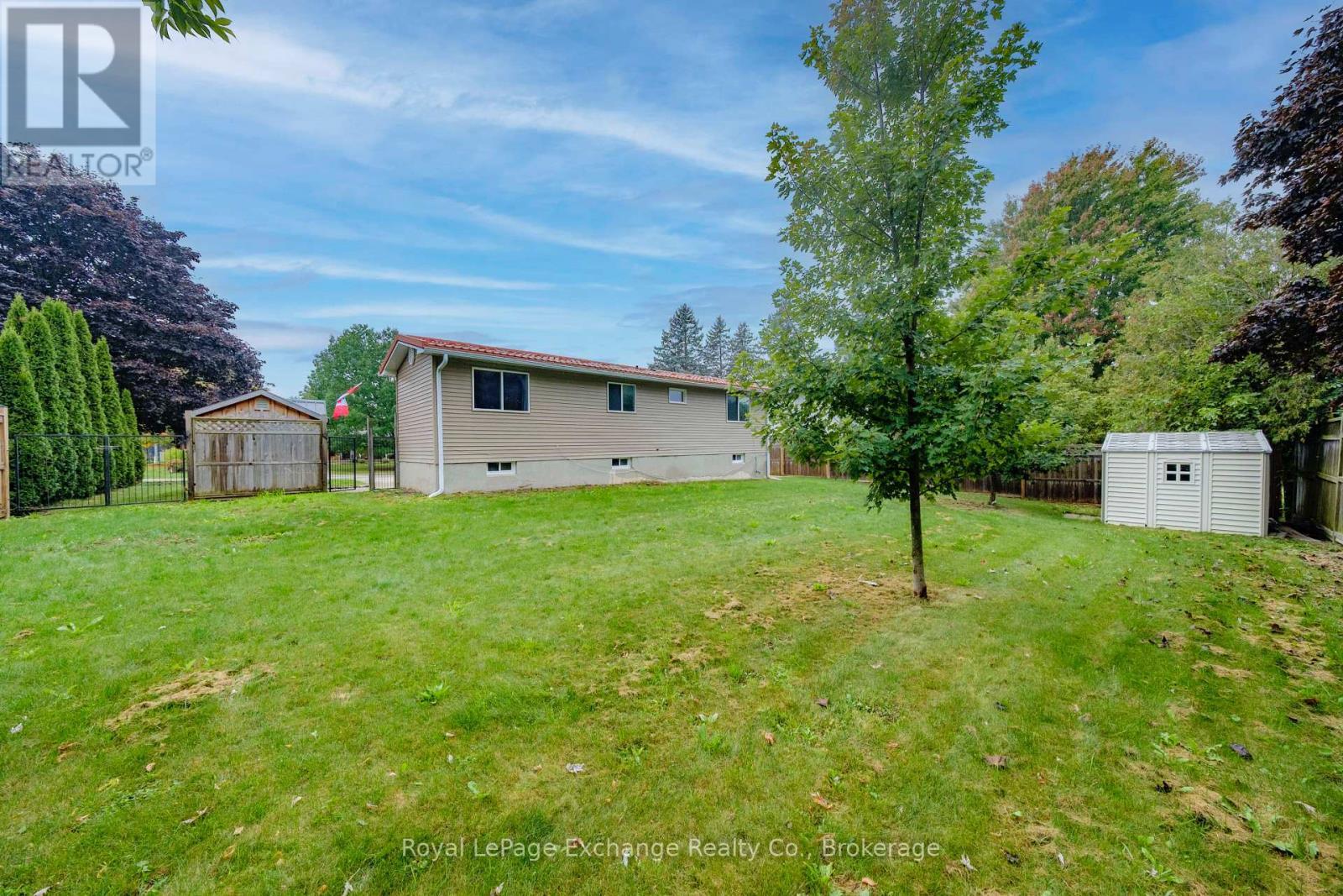 












427 HIGHLAND DRIVE

,
Kincardine,




Ontario
N2Z1X4

