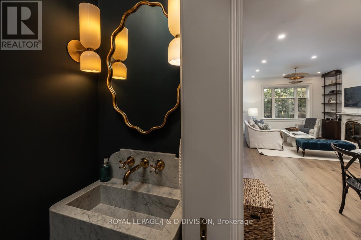 












102 SHAFTESBURY AVENUE

,
Toronto,




Ontario
M4T1A5

