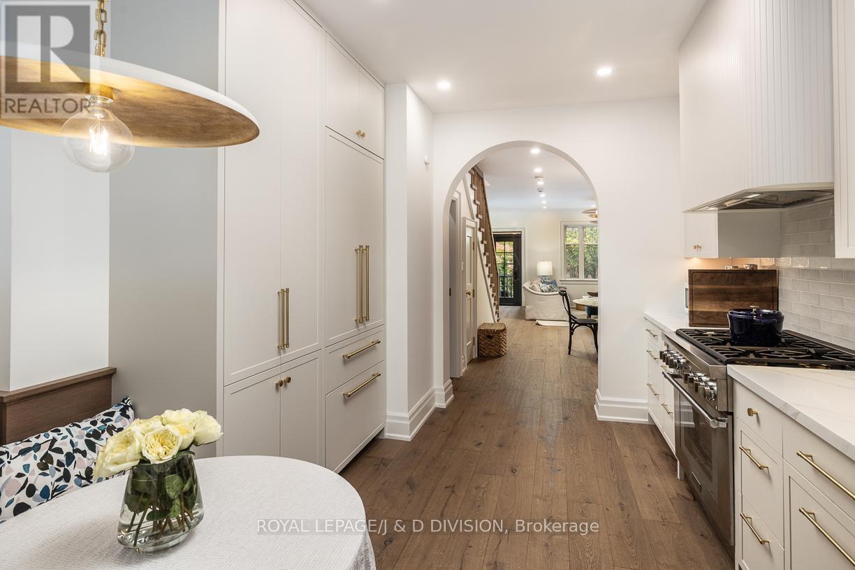 












102 SHAFTESBURY AVENUE

,
Toronto,




Ontario
M4T1A5

