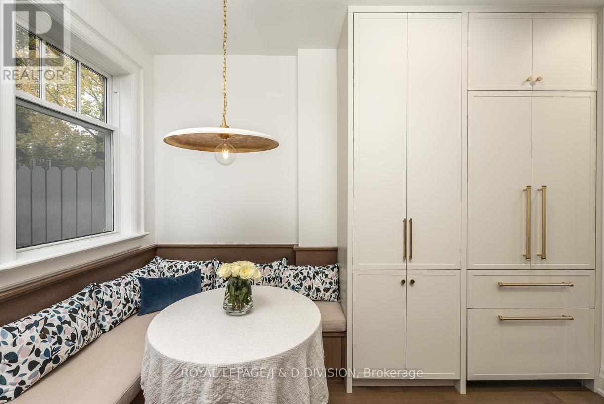 












102 SHAFTESBURY AVENUE

,
Toronto,




Ontario
M4T1A5

