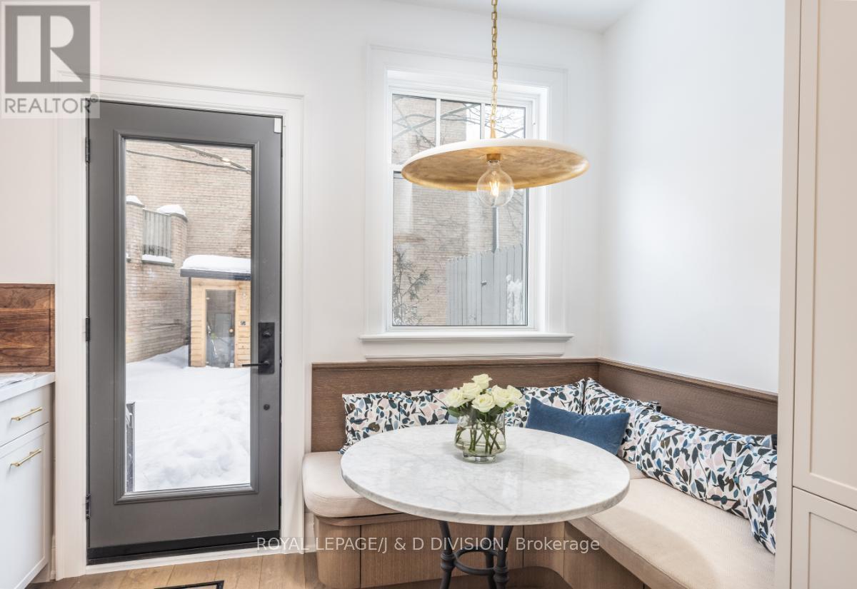 












102 SHAFTESBURY AVENUE

,
Toronto,




Ontario
M4T1A5

