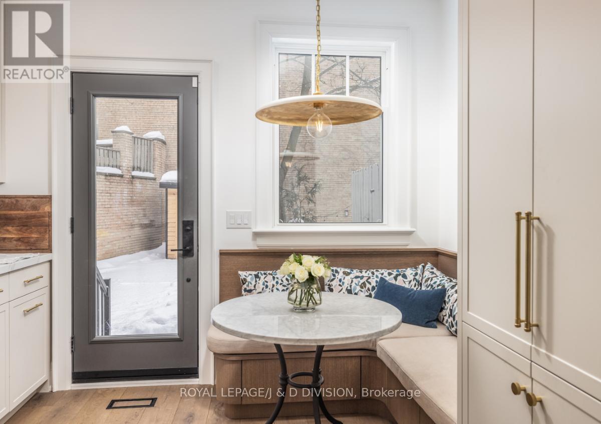 












102 SHAFTESBURY AVENUE

,
Toronto,




Ontario
M4T1A5

