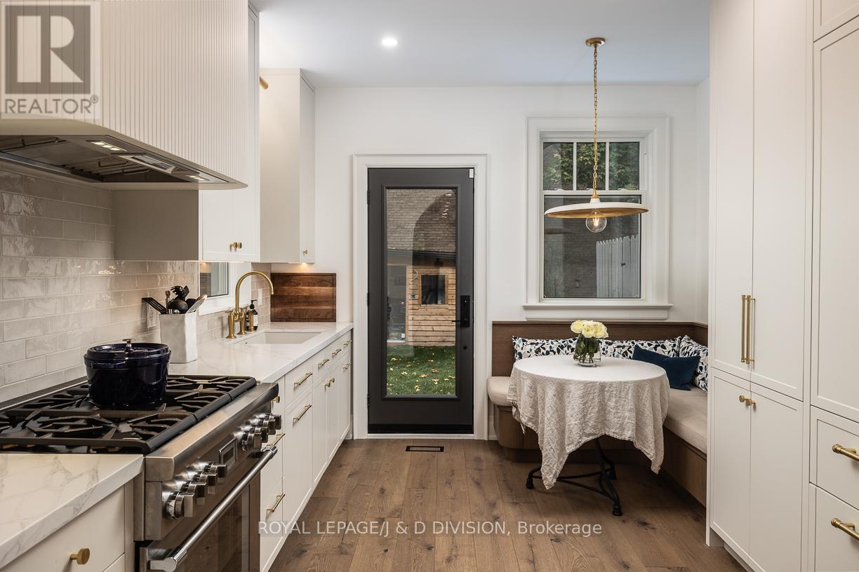 












102 SHAFTESBURY AVENUE

,
Toronto,




Ontario
M4T1A5

