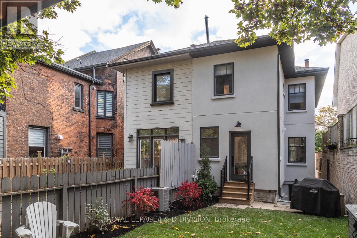 












102 SHAFTESBURY AVENUE

,
Toronto,




Ontario
M4T1A5

