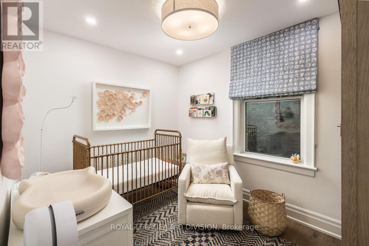 












102 SHAFTESBURY AVENUE

,
Toronto,




Ontario
M4T1A5

