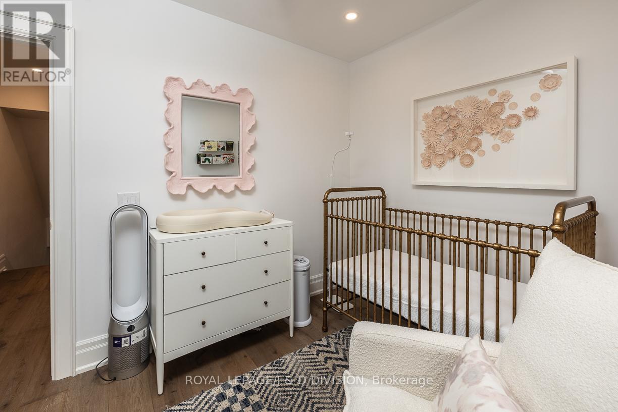 












102 SHAFTESBURY AVENUE

,
Toronto,




Ontario
M4T1A5

