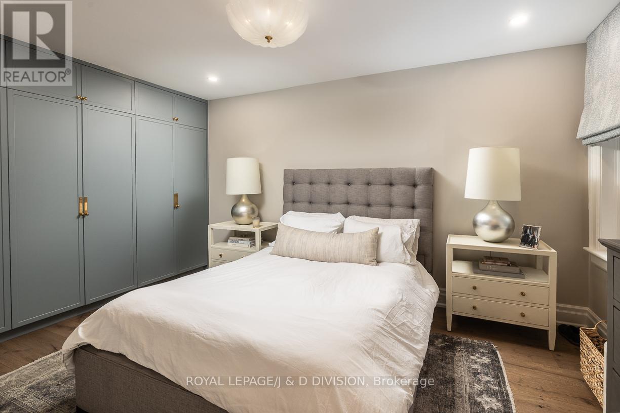 












102 SHAFTESBURY AVENUE

,
Toronto,




Ontario
M4T1A5

