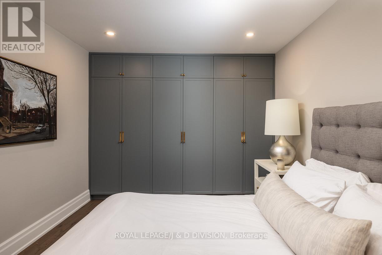 












102 SHAFTESBURY AVENUE

,
Toronto,




Ontario
M4T1A5

