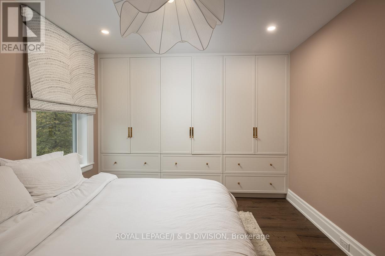 












102 SHAFTESBURY AVENUE

,
Toronto,




Ontario
M4T1A5

