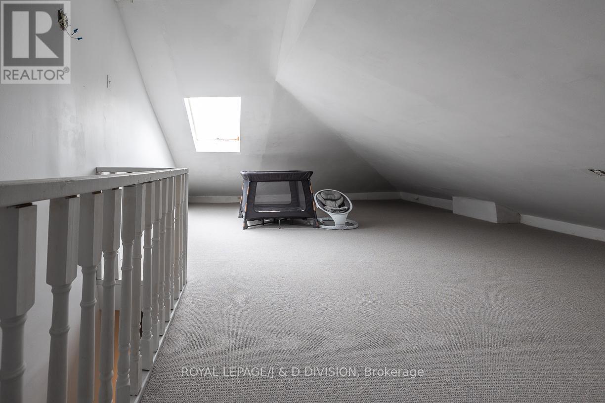 












102 SHAFTESBURY AVENUE

,
Toronto,




Ontario
M4T1A5

