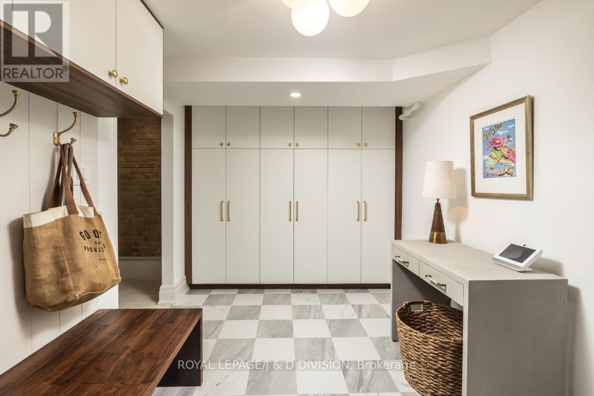 












102 SHAFTESBURY AVENUE

,
Toronto,




Ontario
M4T1A5

