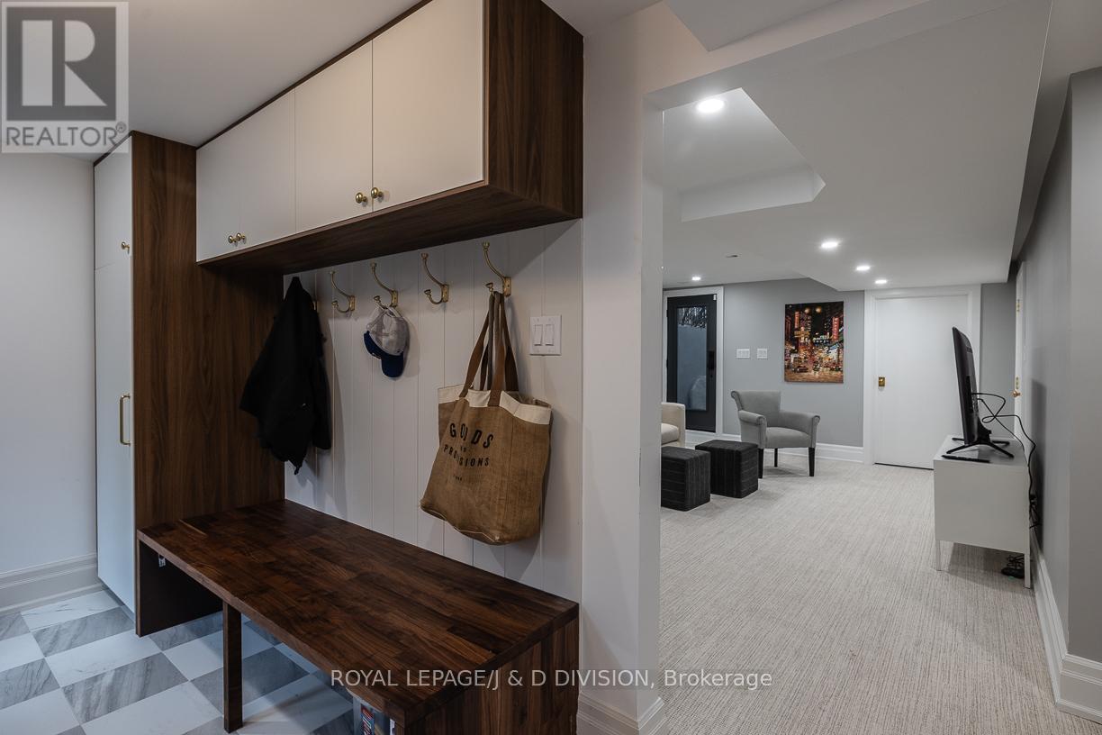 












102 SHAFTESBURY AVENUE

,
Toronto,




Ontario
M4T1A5

