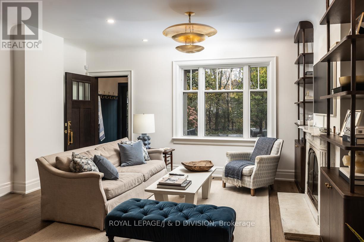 












102 SHAFTESBURY AVENUE

,
Toronto,




Ontario
M4T1A5

