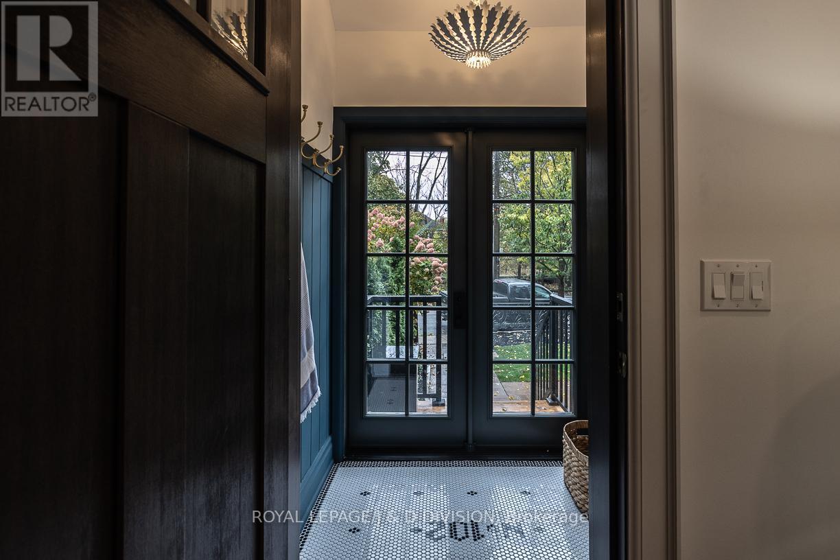 












102 SHAFTESBURY AVENUE

,
Toronto,




Ontario
M4T1A5

