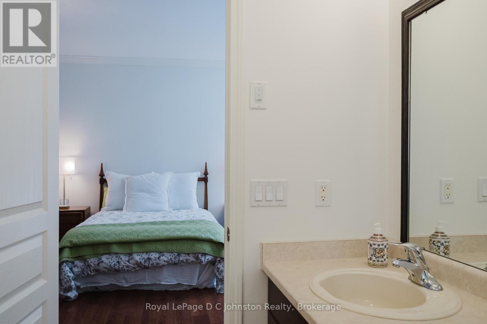 












60 MIRAMICHI BAY ROAD

,
Saugeen Shores,




Ontario
N0H2C6

