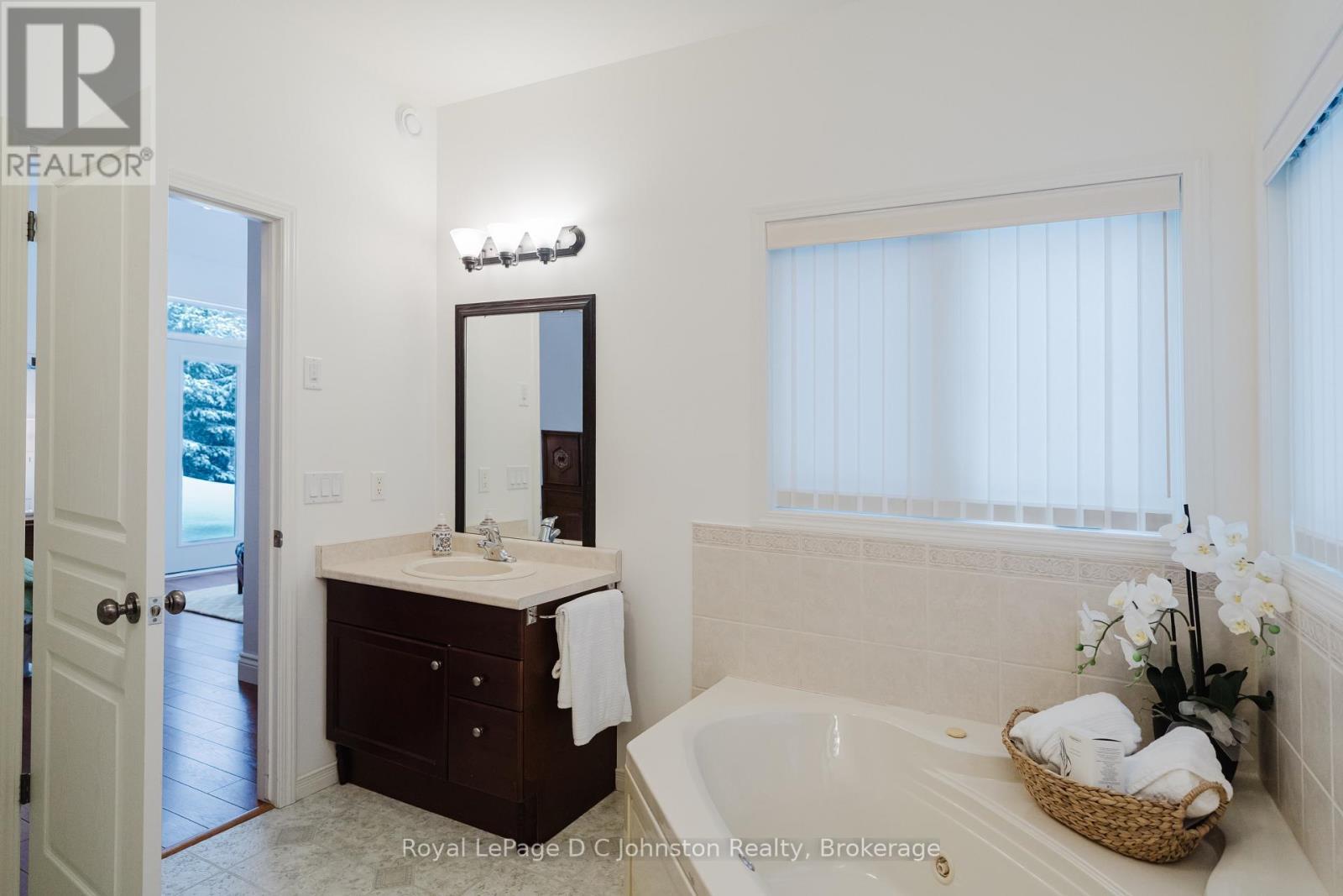 












60 MIRAMICHI BAY ROAD

,
Saugeen Shores,




Ontario
N0H2C6

