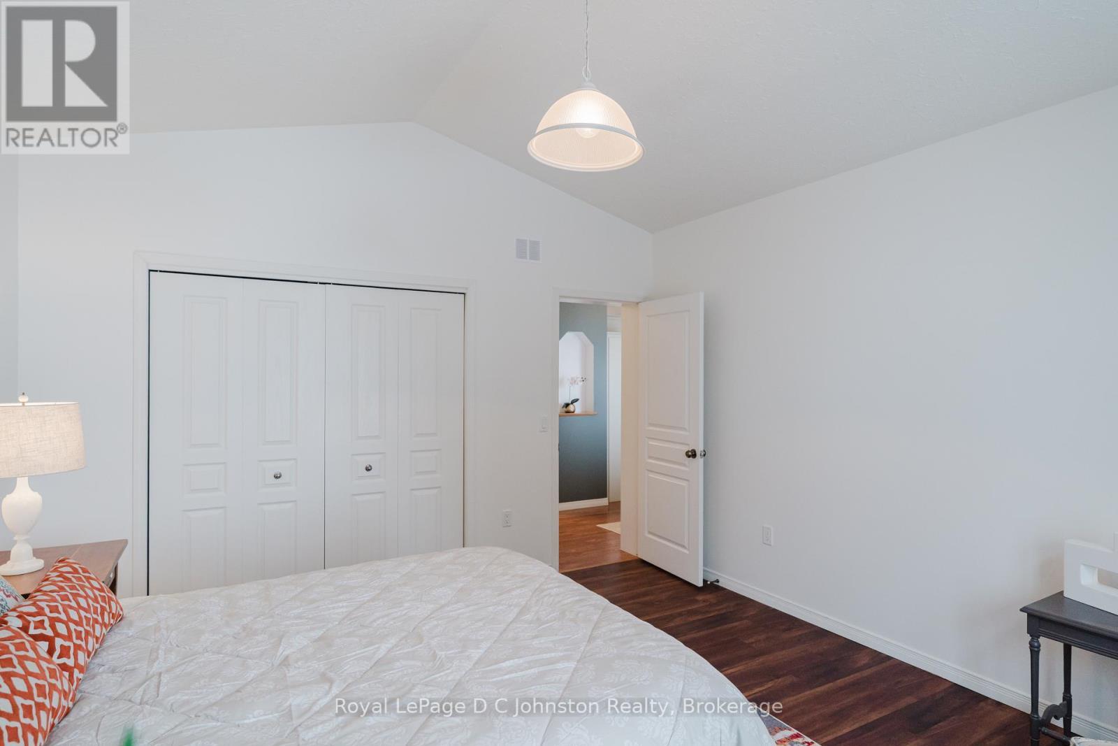 












60 MIRAMICHI BAY ROAD

,
Saugeen Shores,




Ontario
N0H2C6

