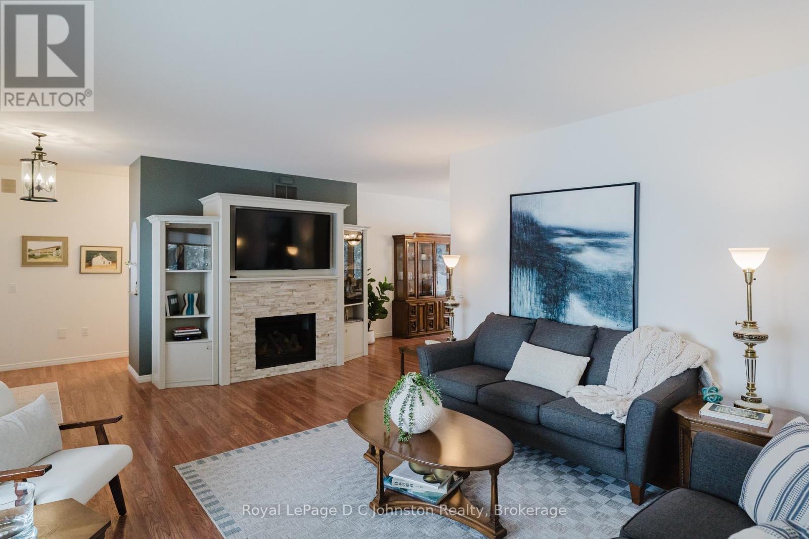 












60 MIRAMICHI BAY ROAD

,
Saugeen Shores,




Ontario
N0H2C6

