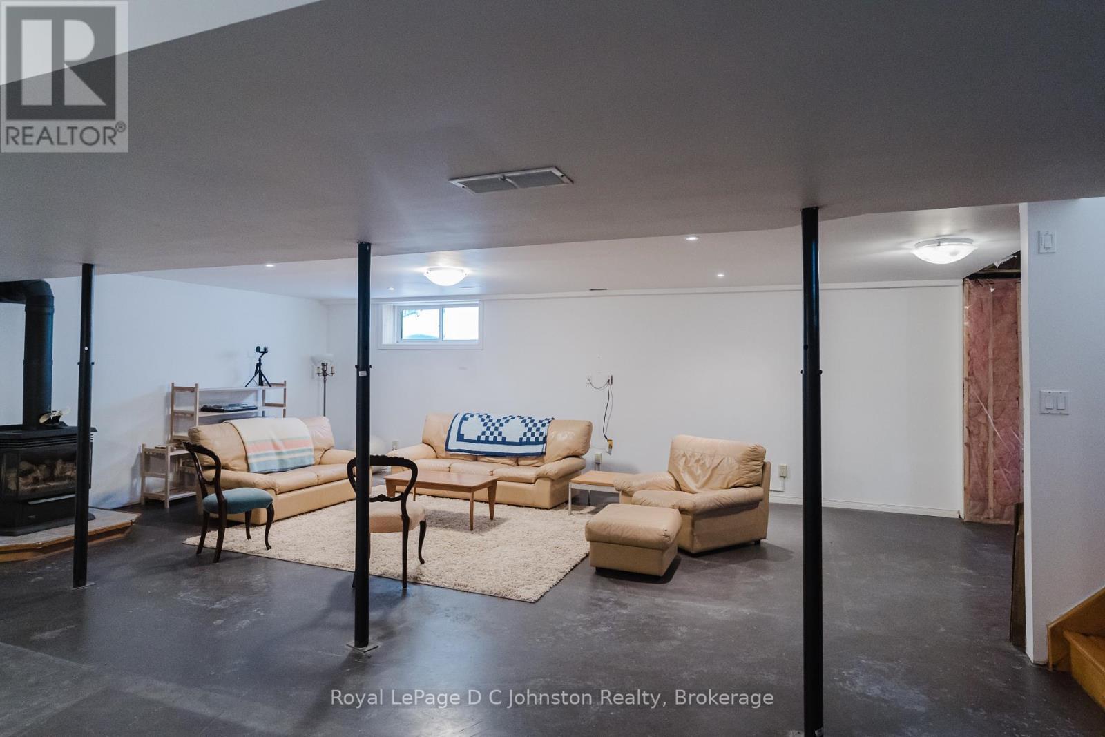 












60 MIRAMICHI BAY ROAD

,
Saugeen Shores,




Ontario
N0H2C6

