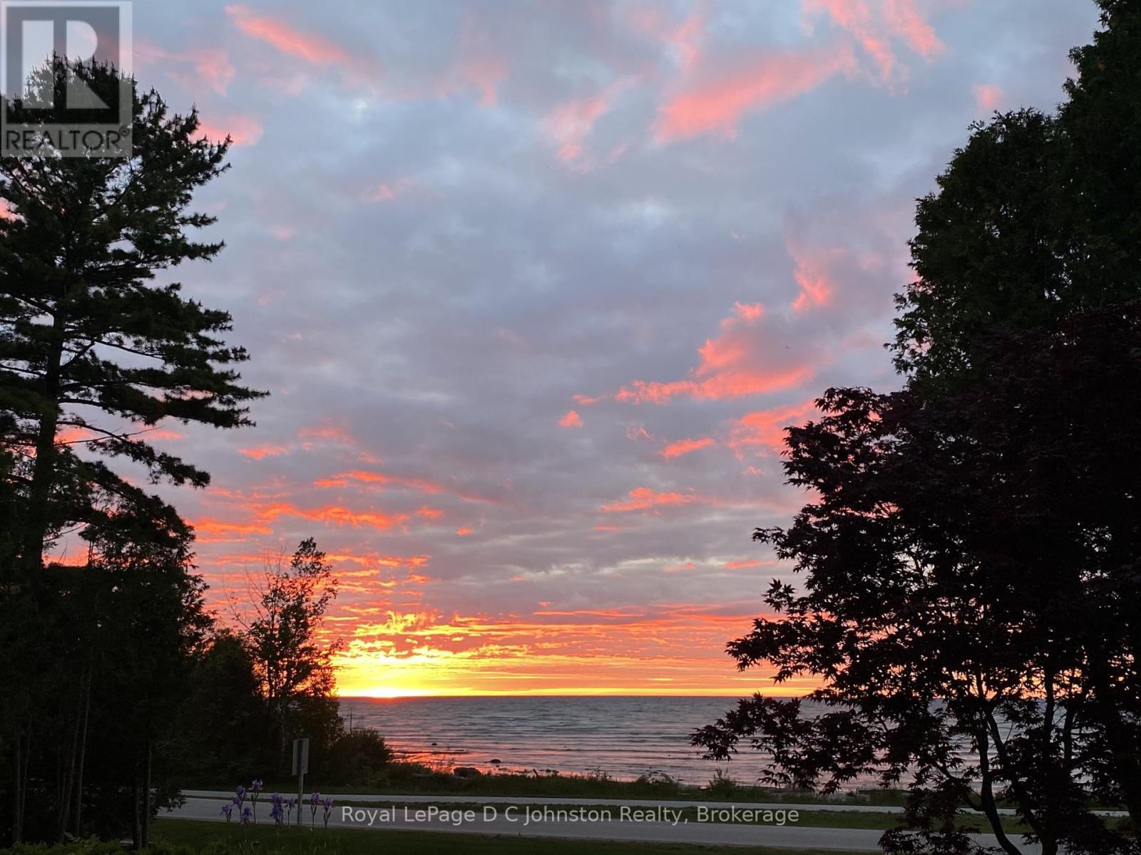 












60 MIRAMICHI BAY ROAD

,
Saugeen Shores,




Ontario
N0H2C6

