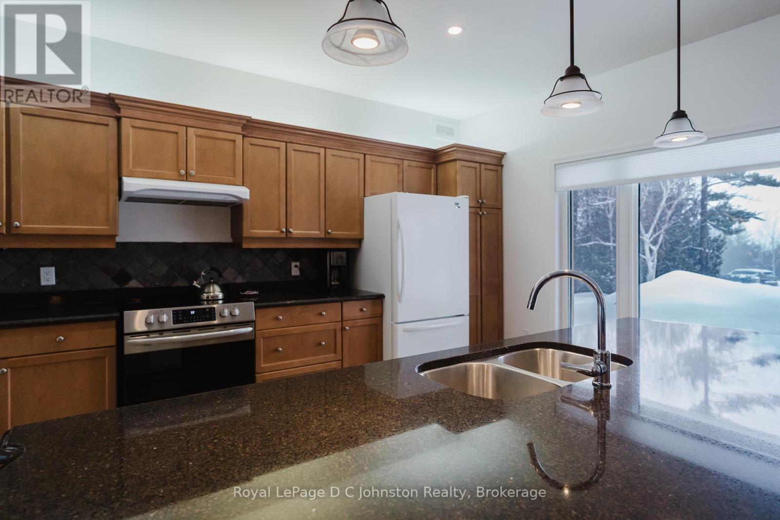 












60 MIRAMICHI BAY ROAD

,
Saugeen Shores,




Ontario
N0H2C6

