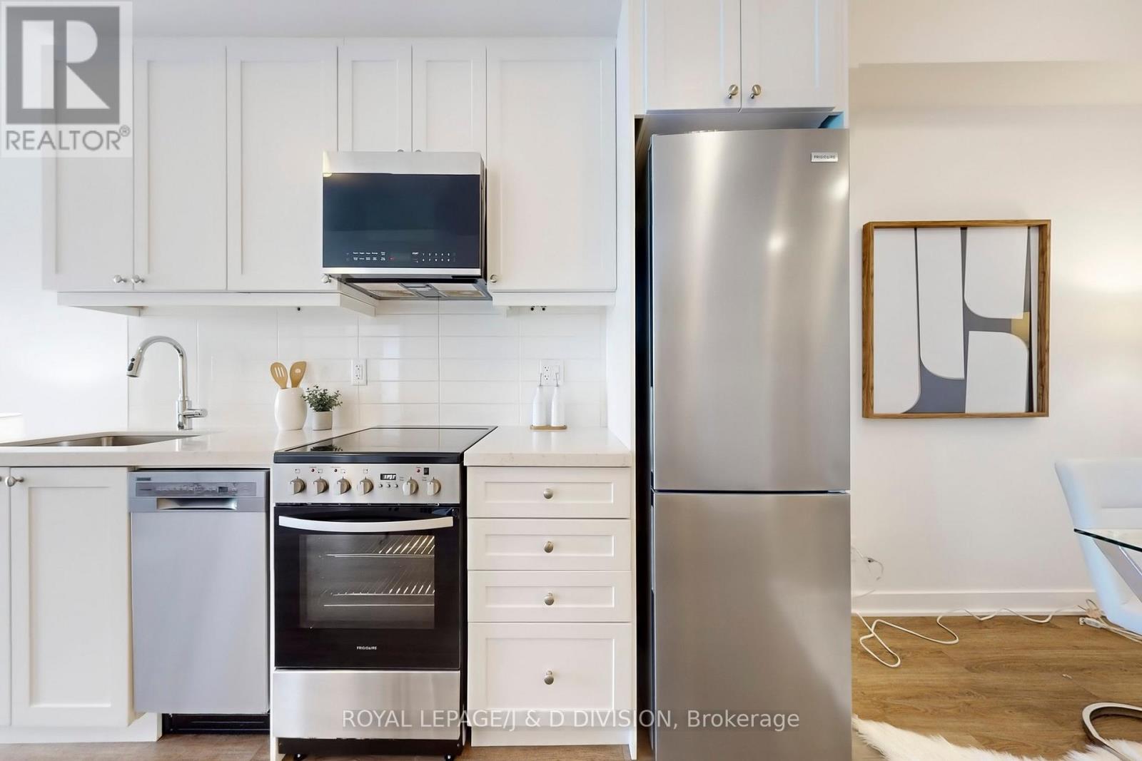 












411 - 55 CLARINGTON BOULEVARD

,
Clarington,




Ontario
L1C7J4

