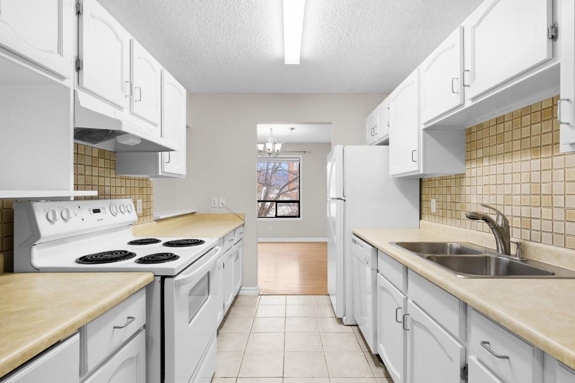 









1490B


Gordon

Drive, 304,
Kelowna,




BC
V1Y 3G5

