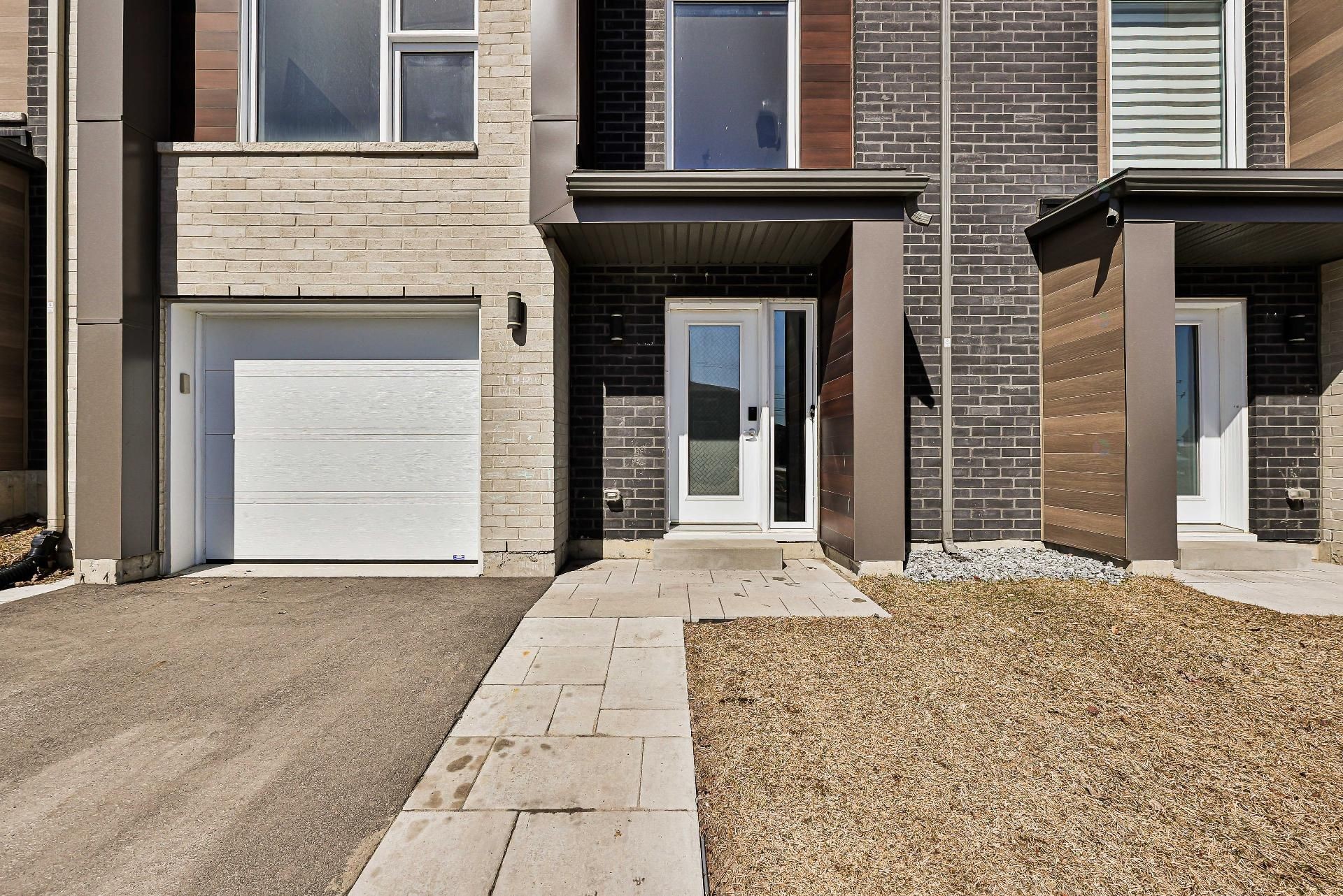 









372


Rue du Tonnelier

,
Saint-Jérôme,




QC
J7Y0R4

