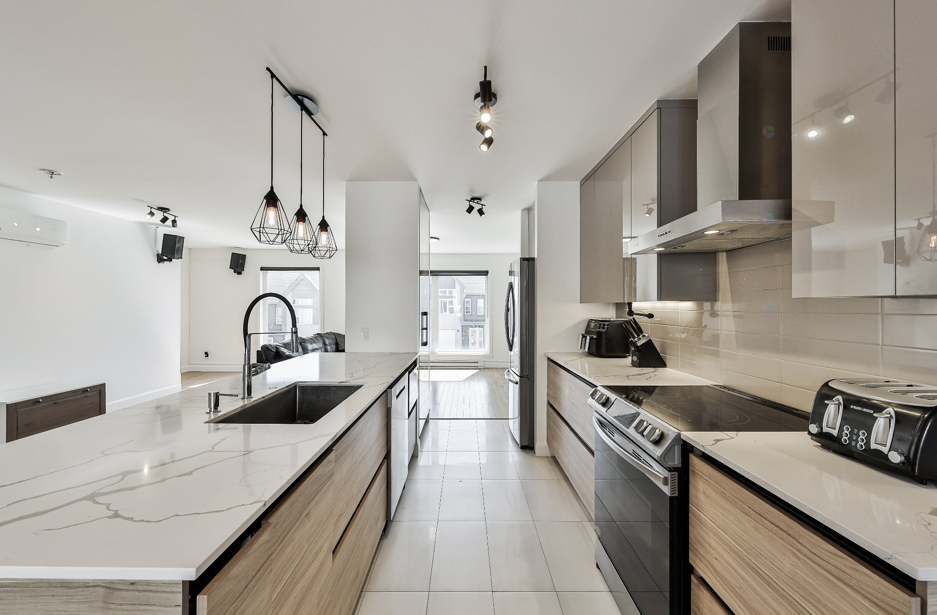 









372


Rue du Tonnelier

,
Saint-Jérôme,




QC
J7Y0R4

