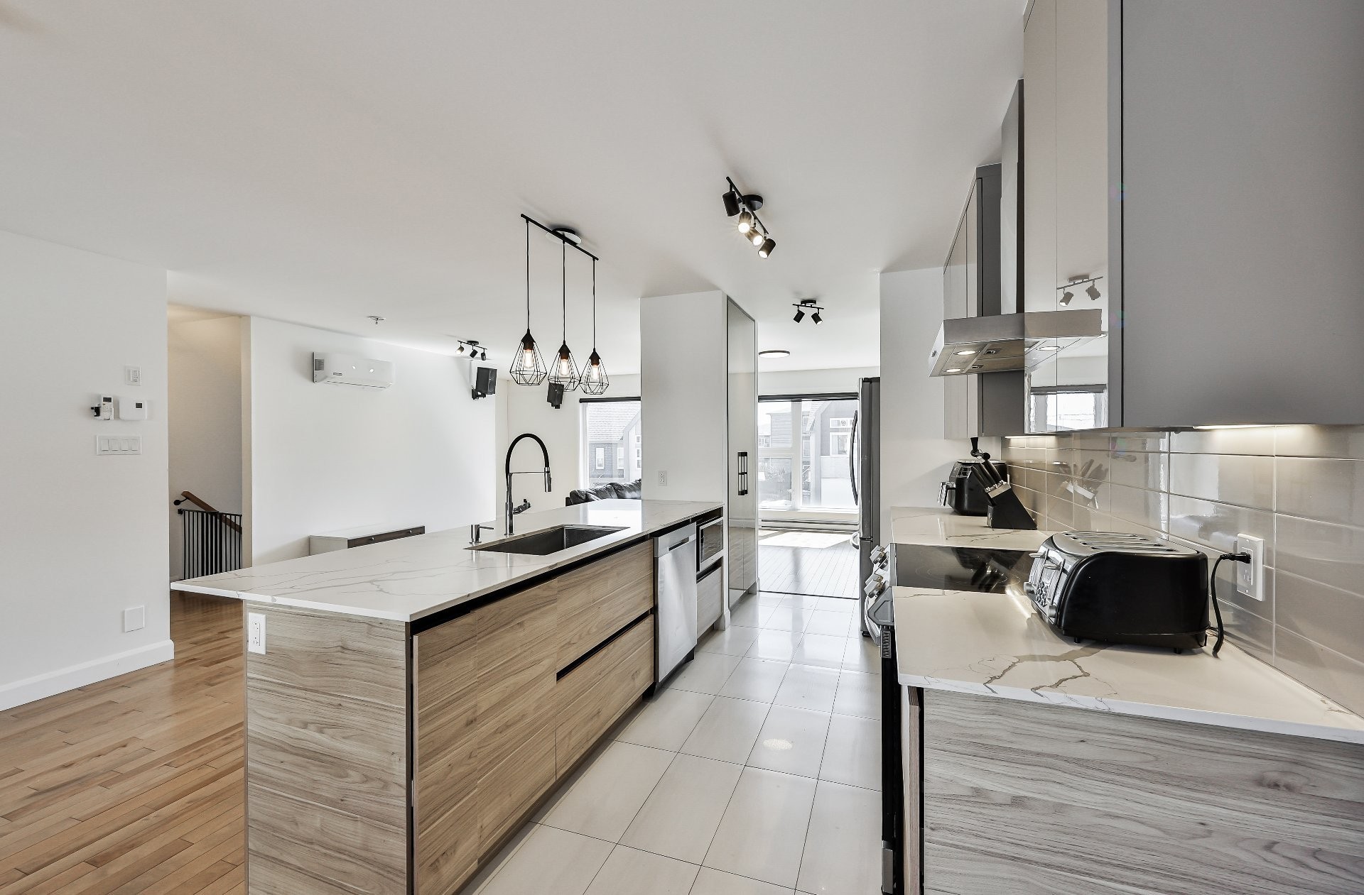 









372


Rue du Tonnelier

,
Saint-Jérôme,




QC
J7Y0R4

