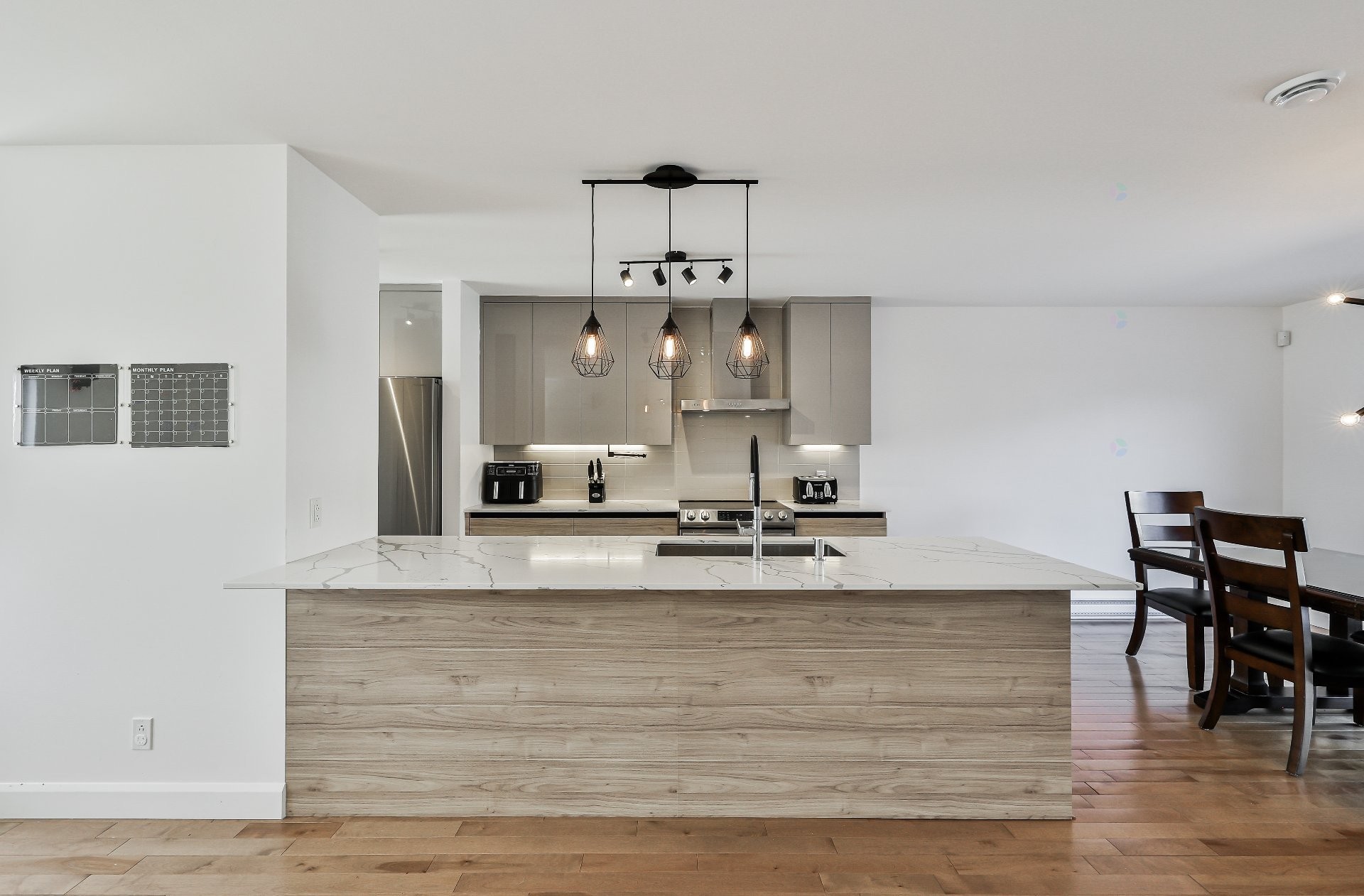 









372


Rue du Tonnelier

,
Saint-Jérôme,




QC
J7Y0R4

