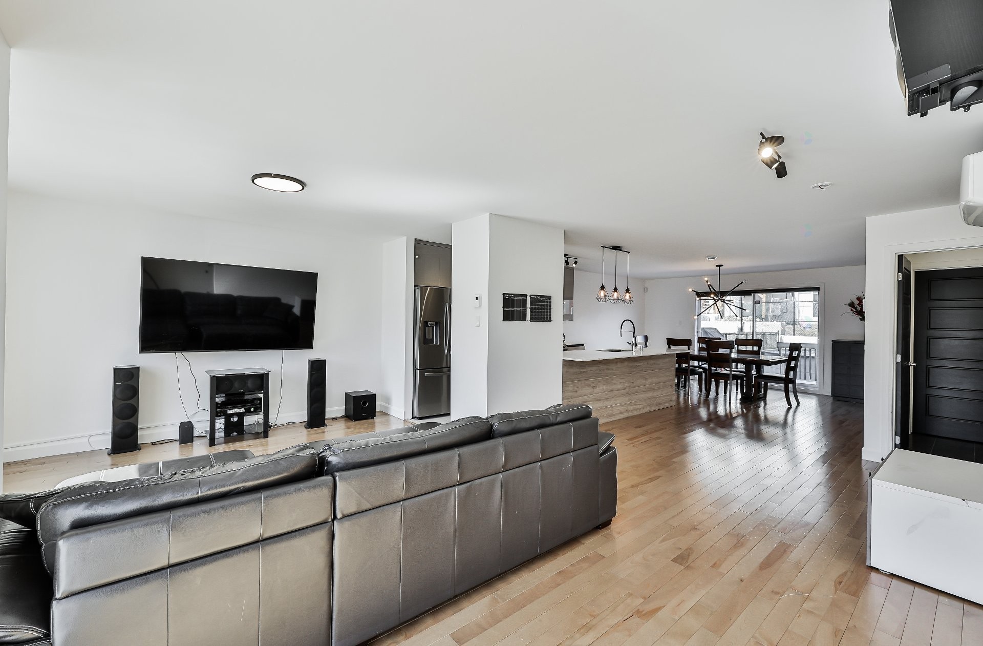 









372


Rue du Tonnelier

,
Saint-Jérôme,




QC
J7Y0R4

