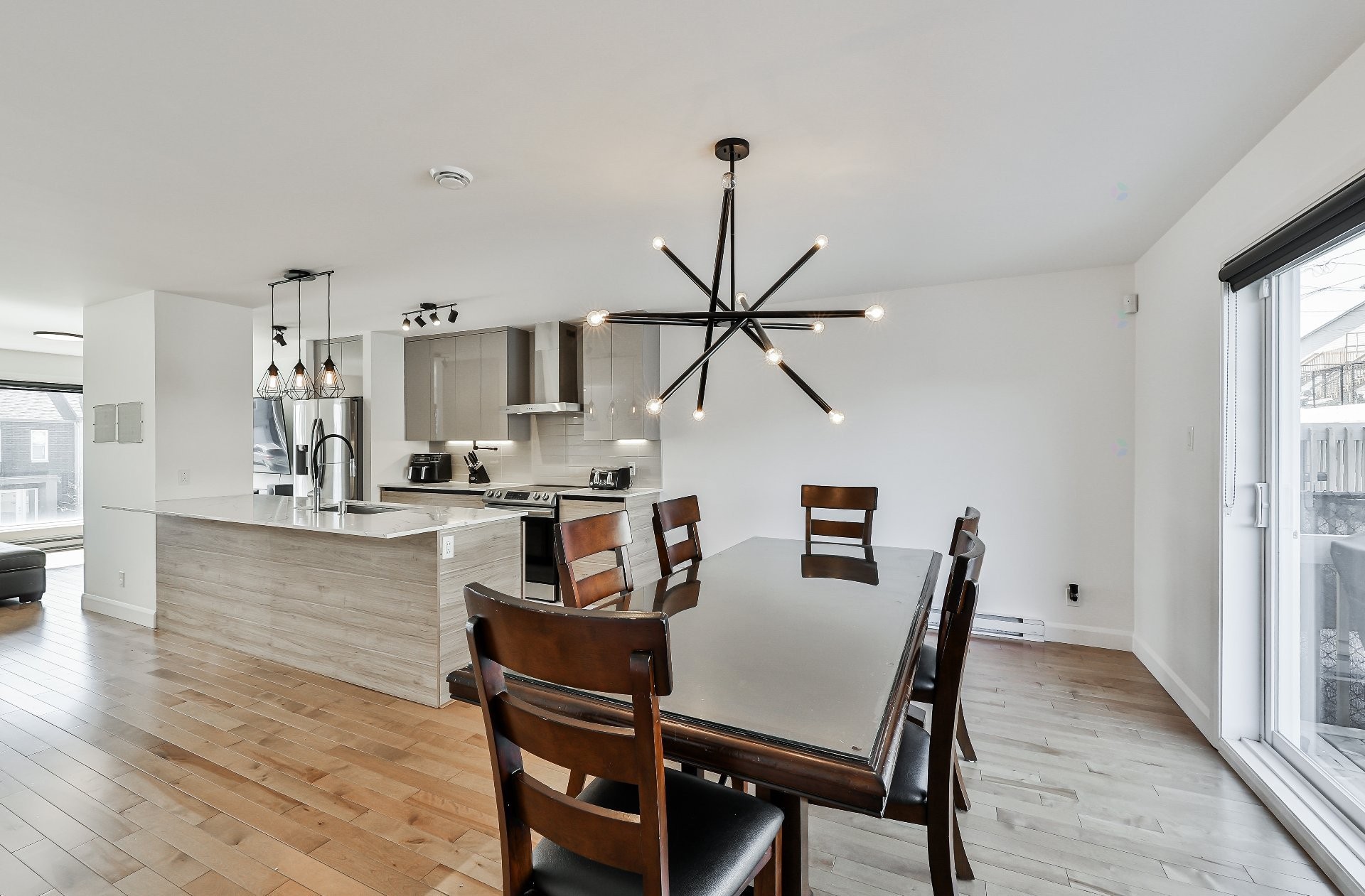 









372


Rue du Tonnelier

,
Saint-Jérôme,




QC
J7Y0R4

